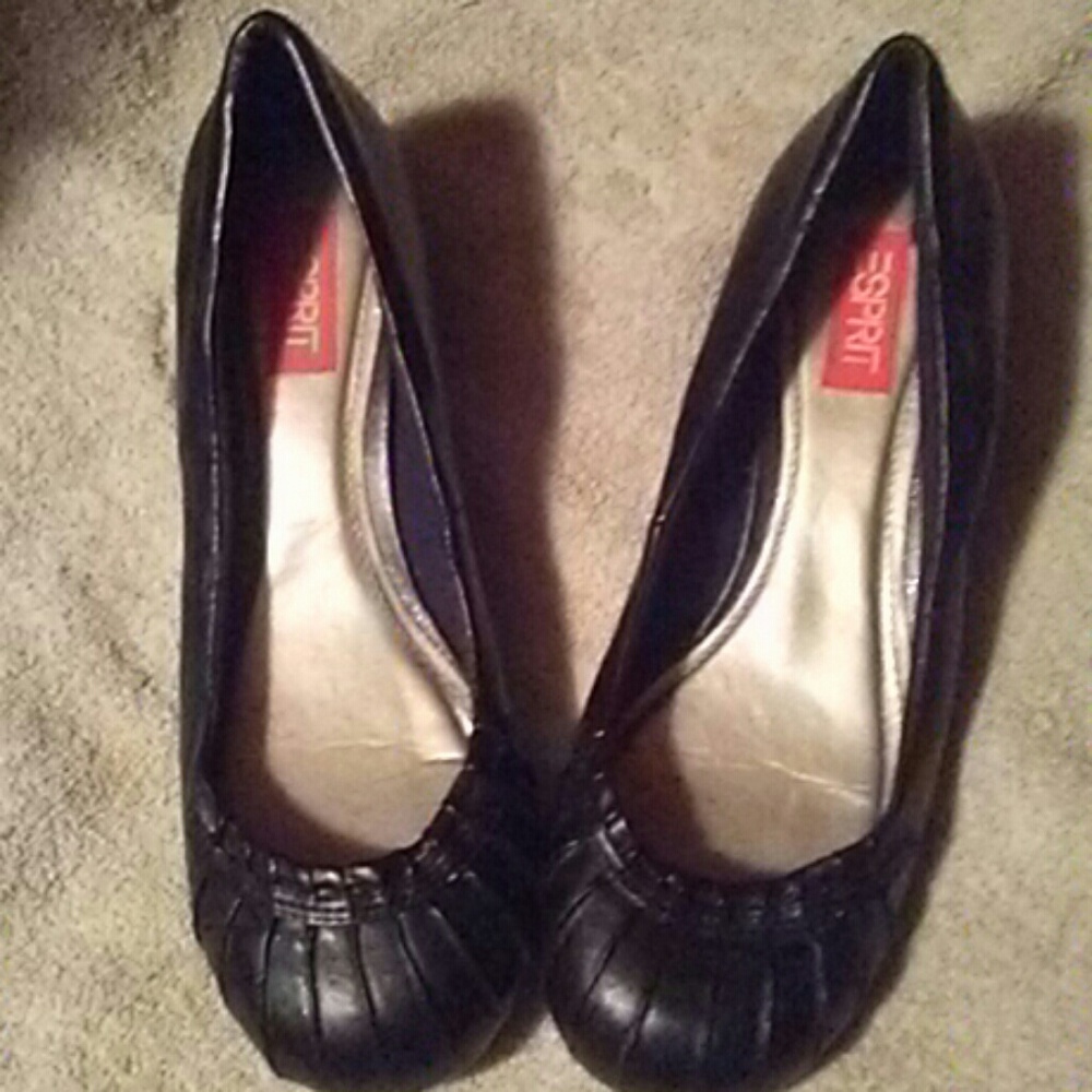 Black closed toe wedge heel used